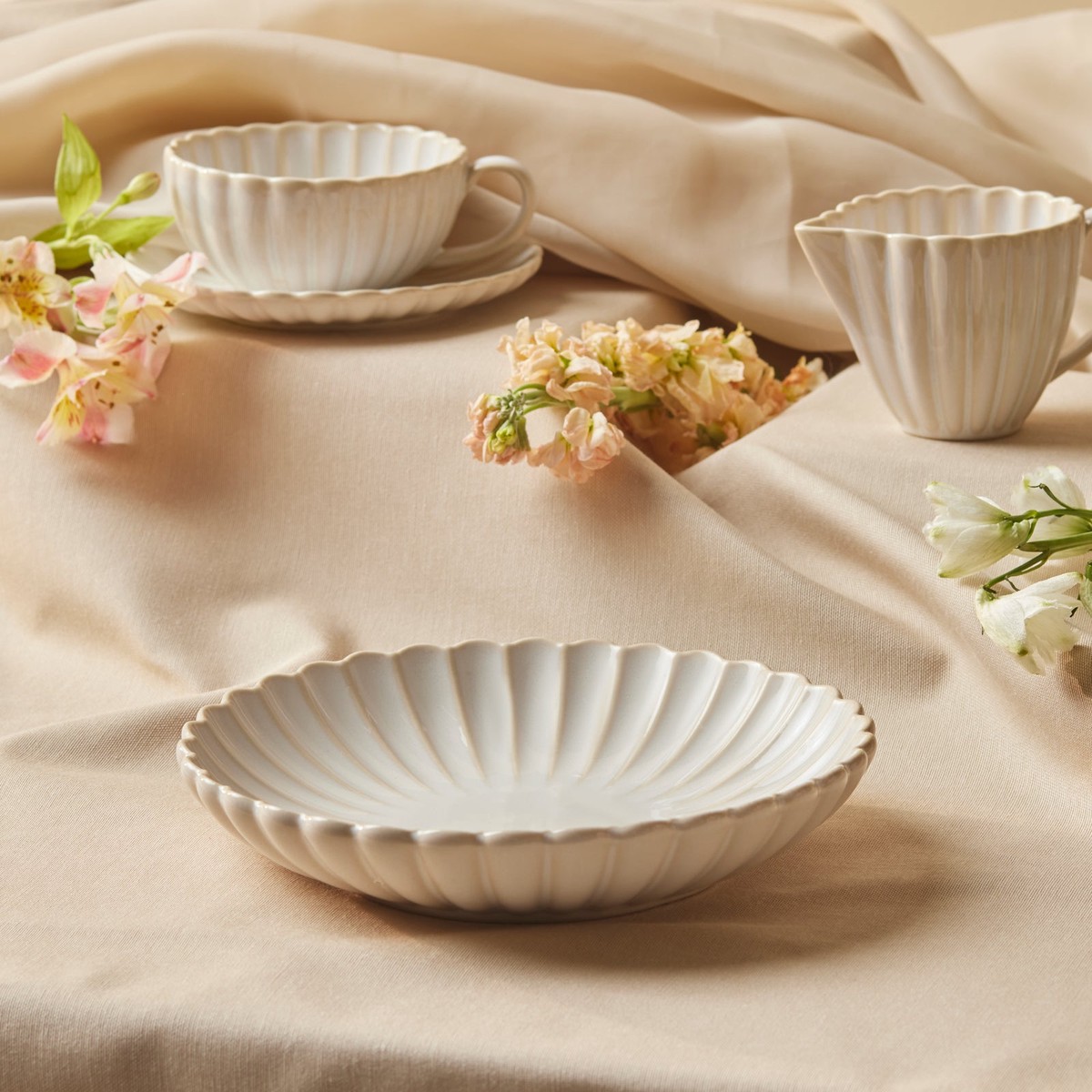 Karaca New Daisy Stoneware Pasta Bowl, 22,5cm, White