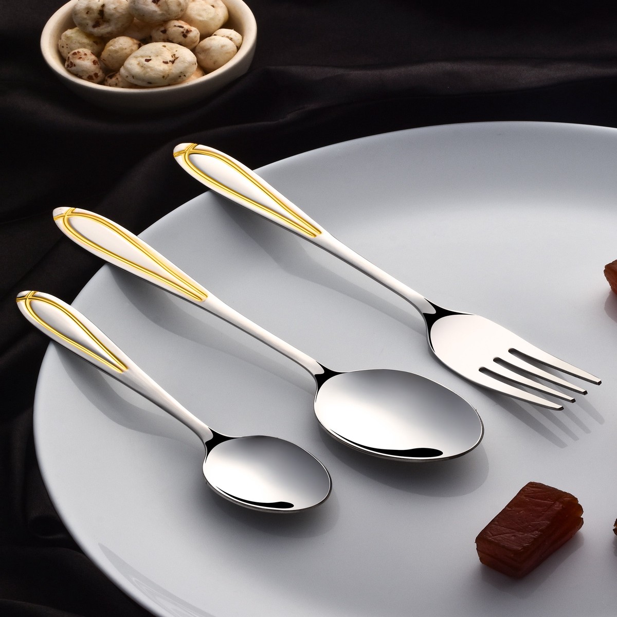 FnS Classic Stainless Steel 24 Karat Gold Plated Cutlery Set, 18 Pieces - 6 Dinner Spoons, 6 Dinner Forks, 6 Tea Spoons, Elegant Design for Home, Dining and Kitchen Use, Durable and Stylish